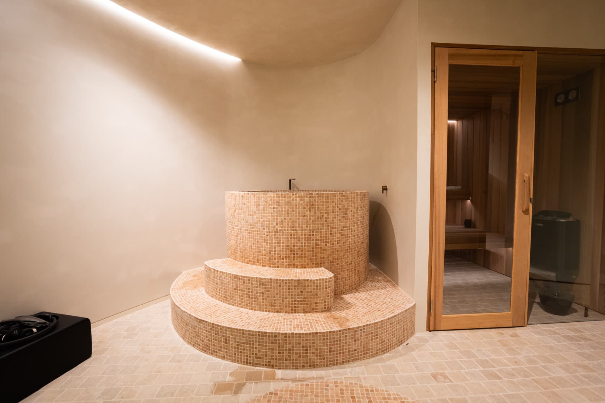 Smart home spa with integrated lighting control